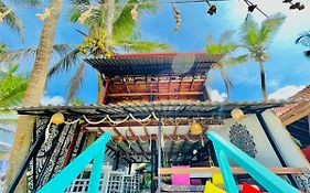 Hotel Miracles Beach